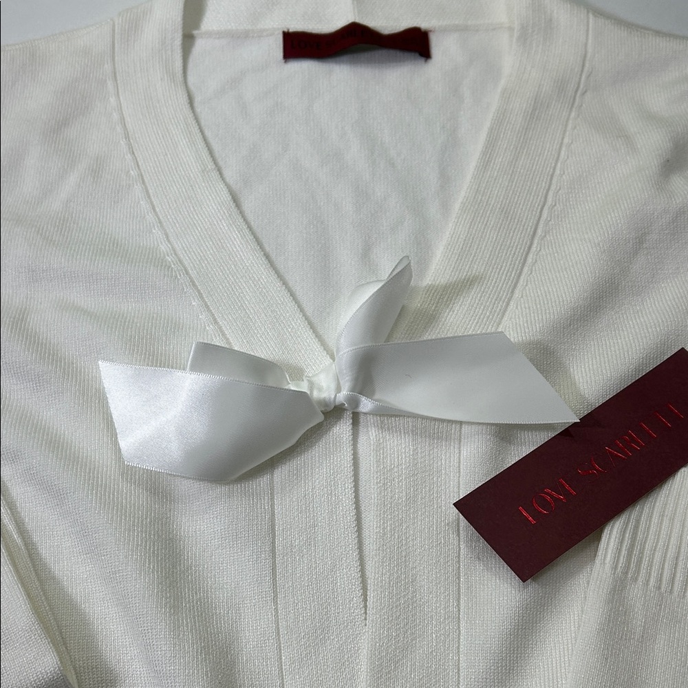 Elegant Women's V-Neck Sweater in Cream - Picture 15 of 16